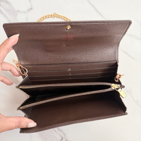 Excellent Louis Vuitton Damier Ebene Sarah wallet with strap - Picture 6 of 15